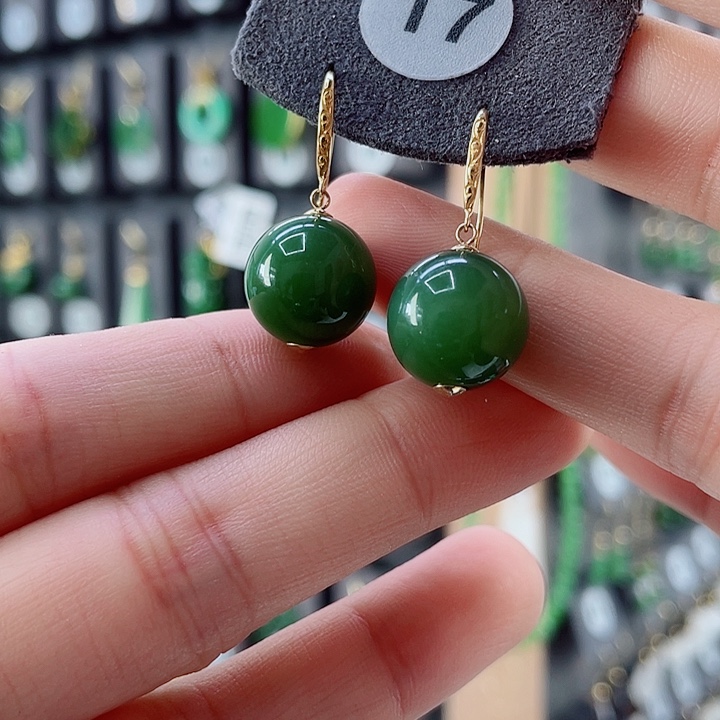 18K金镶嵌和田玉耳饰