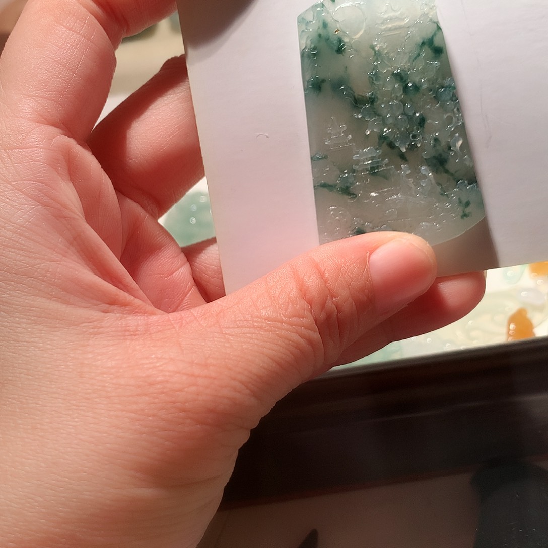 定制翡翠未镶嵌飘蓝花山水牌