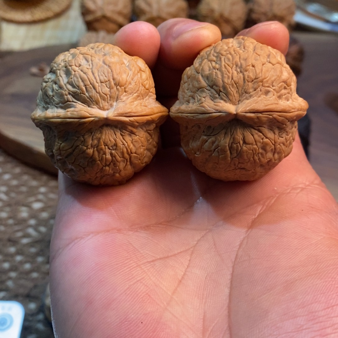 文玩核桃把件金丝绣球