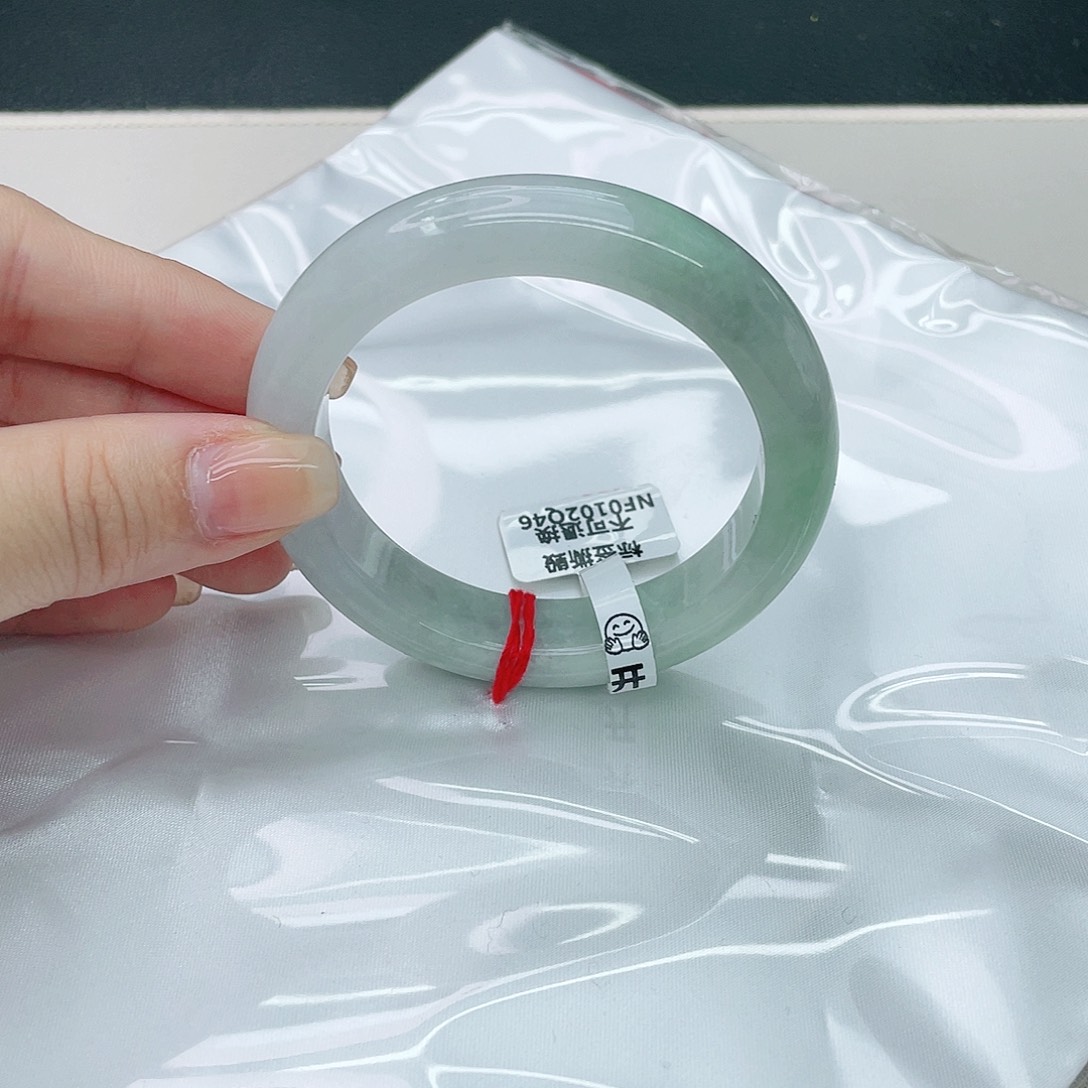 翡翠手镯未镶嵌正54.5