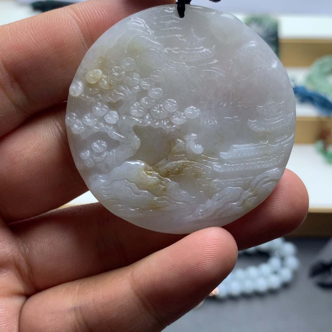 翡翠颈饰未镶嵌山水