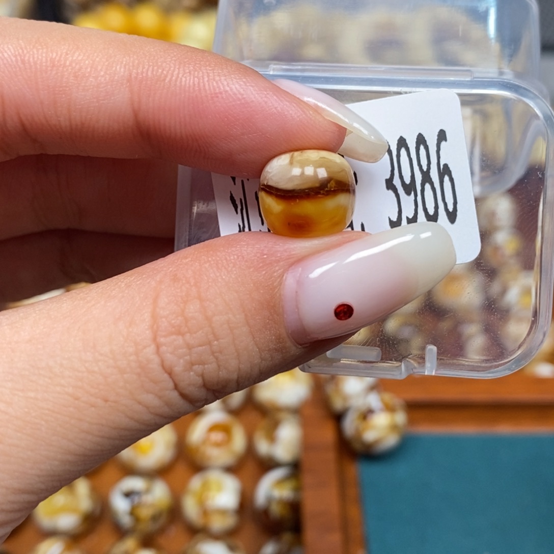 蜜蜡未镶嵌珠宝奇石沁色圆珠老型3986