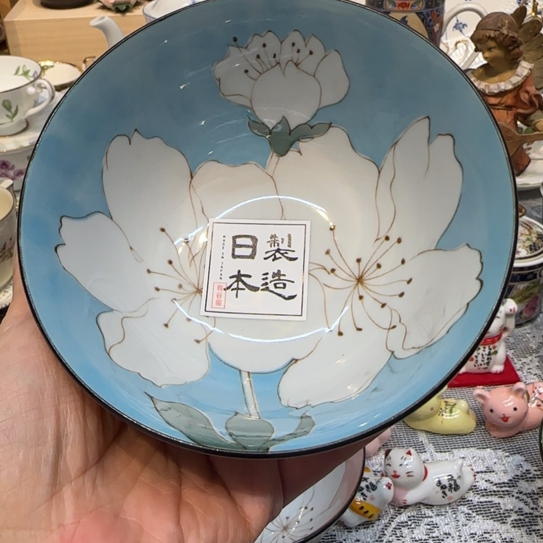 瓷片咖啡杯里的咖啡是我的