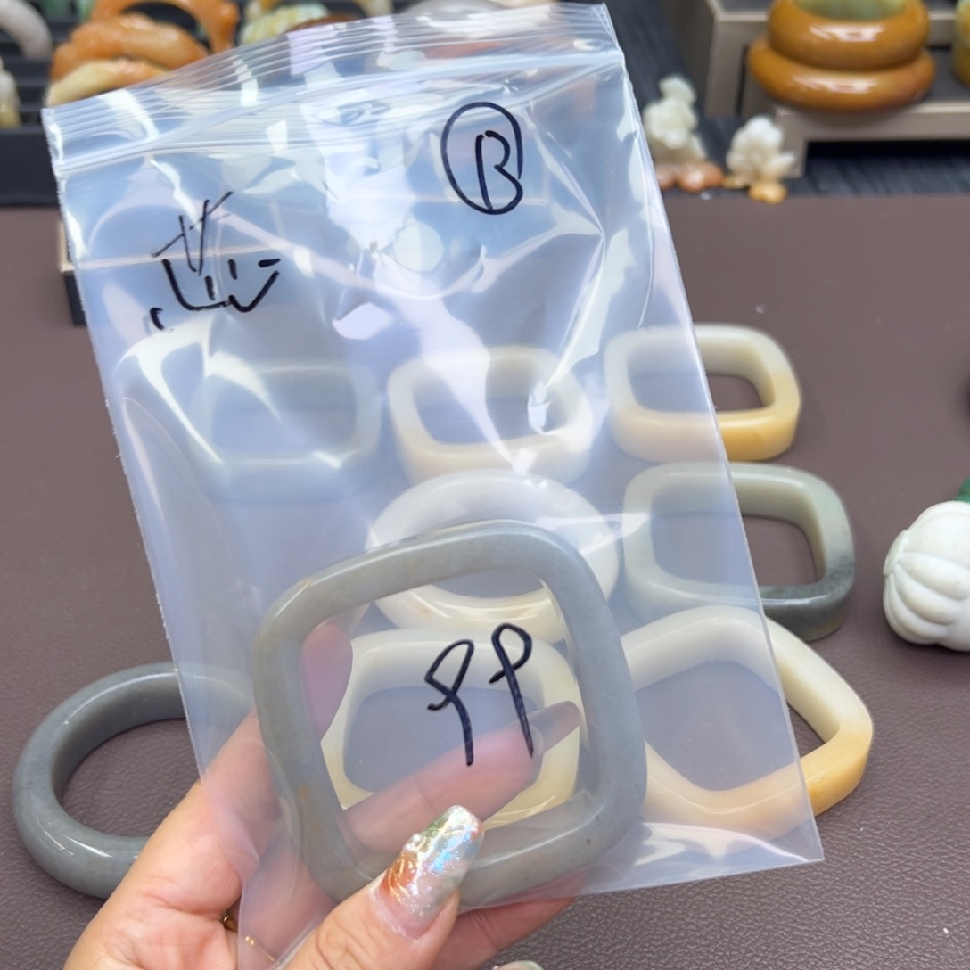 石英质玉手镯未镶嵌C****芯