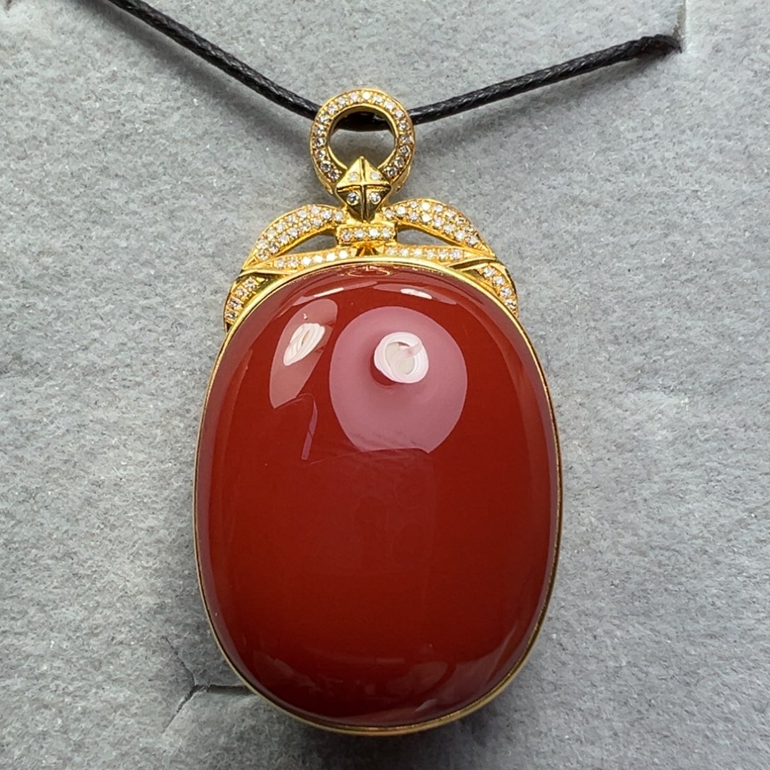 南红玛瑙18K金镶嵌吊坠