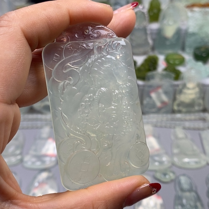 蛇纹石玉颈饰未镶嵌