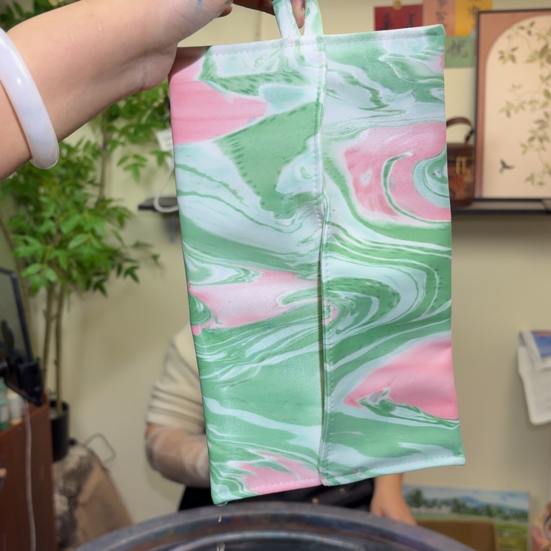 PU桃花坞纸巾抽缎面