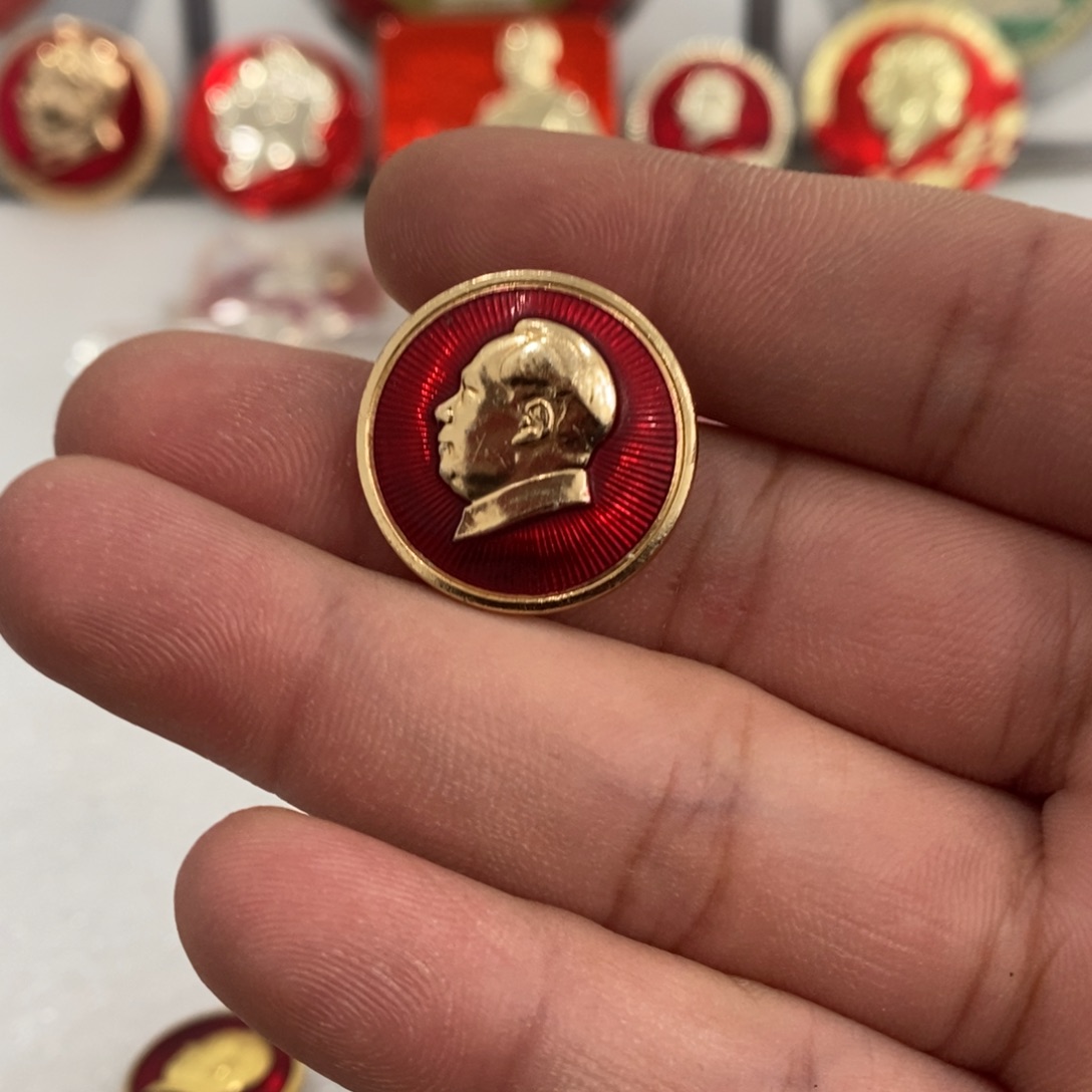 铝江**画红色纪念章上海小圆章