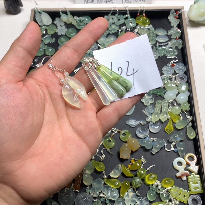 蕴***韵蛇纹石玉合金耳钉