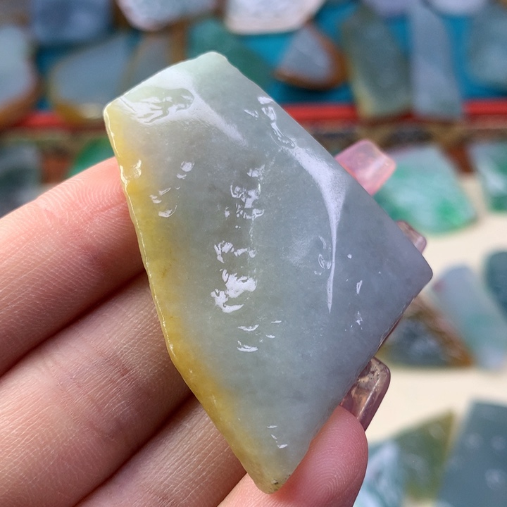 颈饰未镶嵌翡翠好