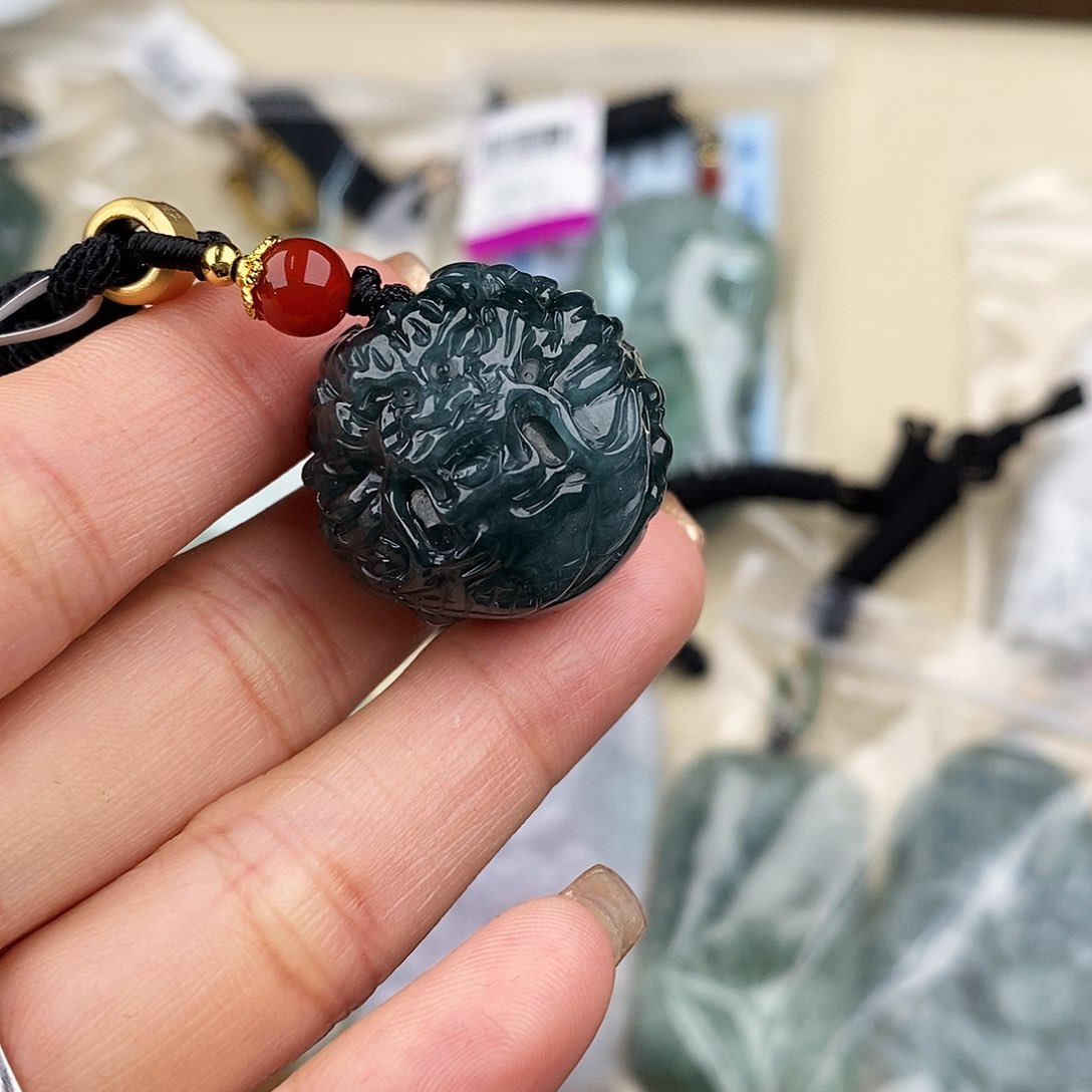 翡翠颈饰未镶嵌一