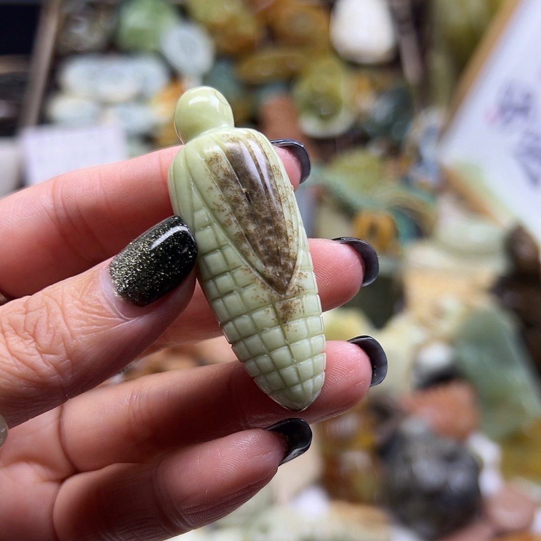 未镶嵌岫玉颈饰辽阳料玉米水草