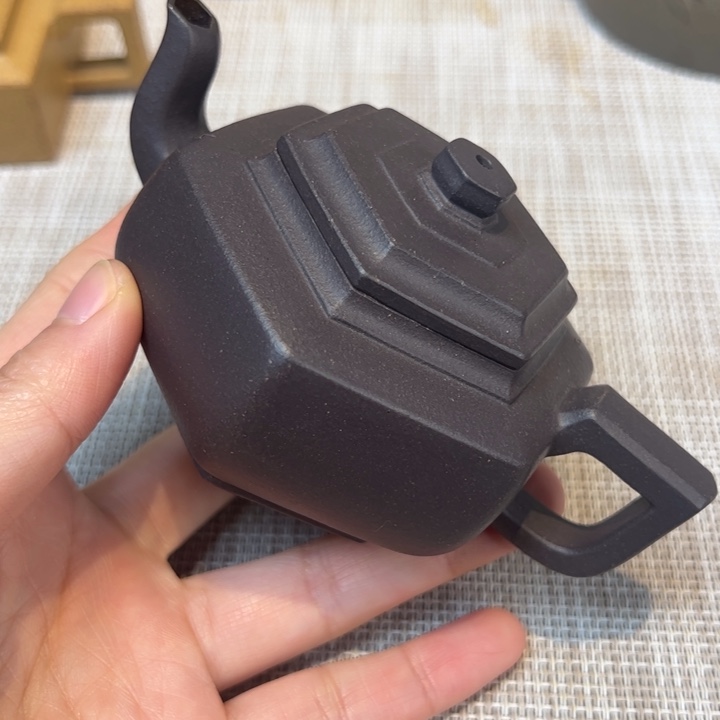 紫砂茶壶六方，容量150毫升，紫泥