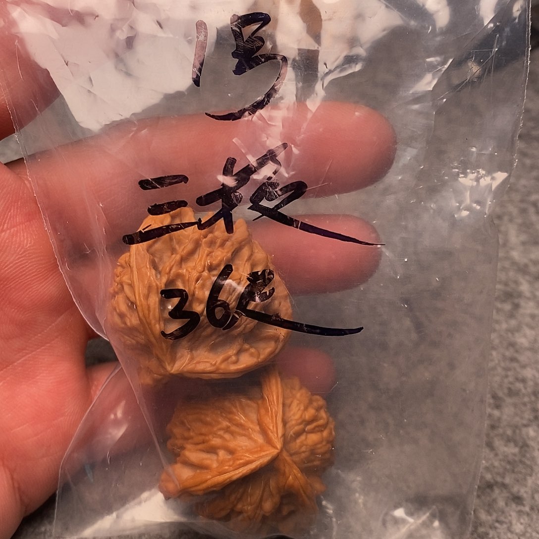 文玩核桃把件三棱