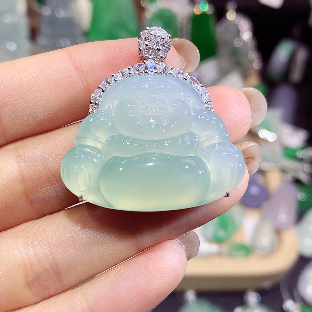 翡翠18K金镶嵌颈饰佛