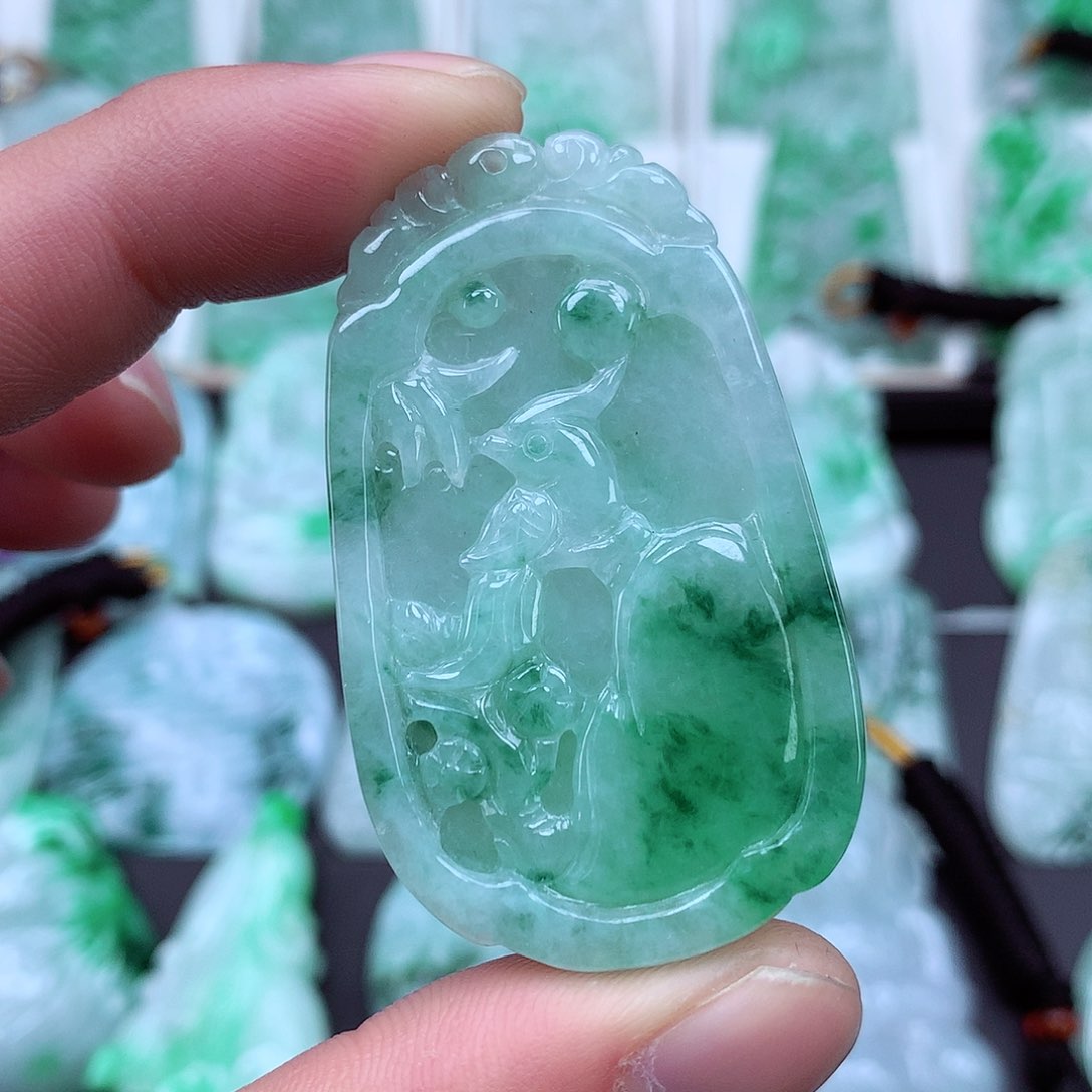 翡翠颈饰未镶嵌翡翠吊坠