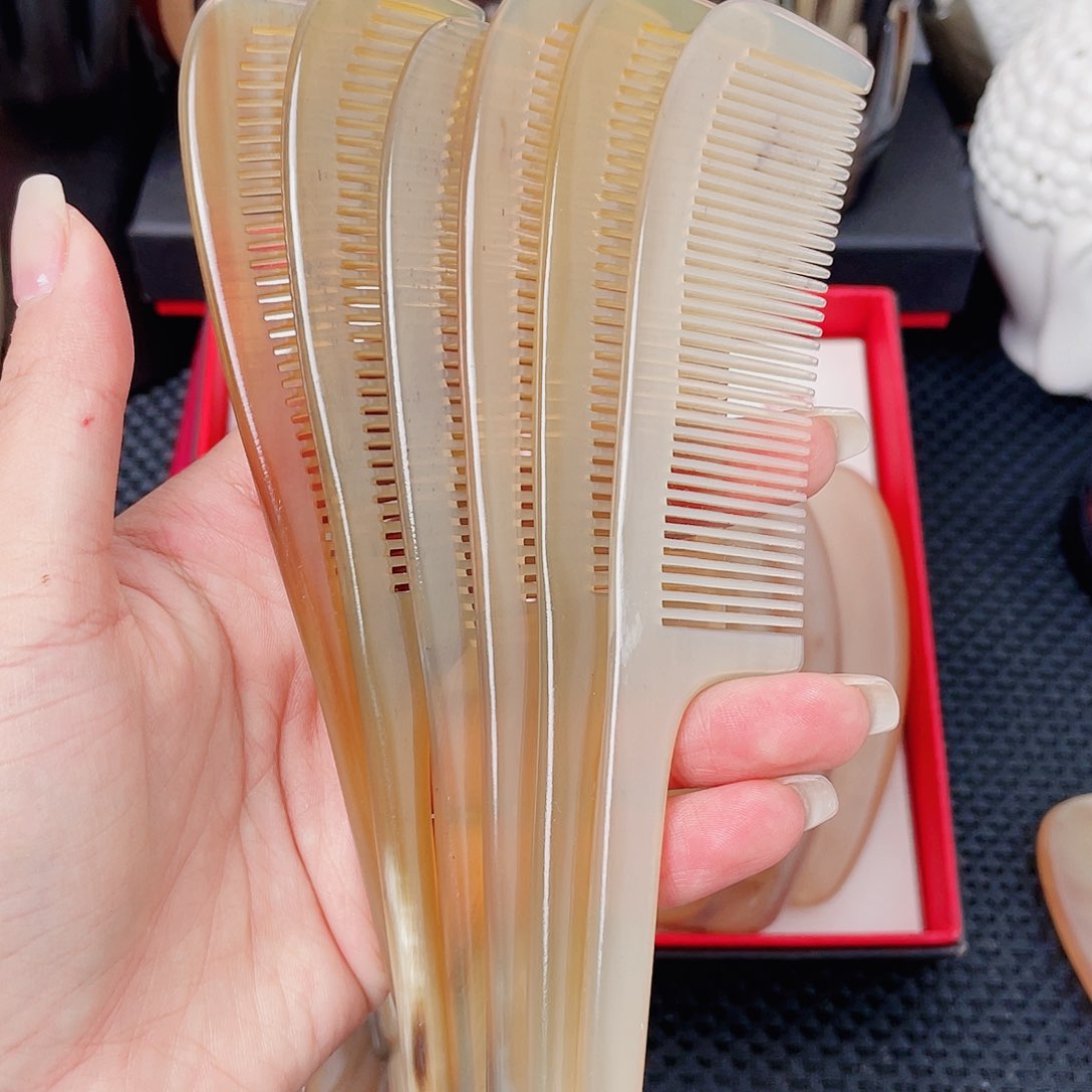 纯手工制作纯牛角梳子