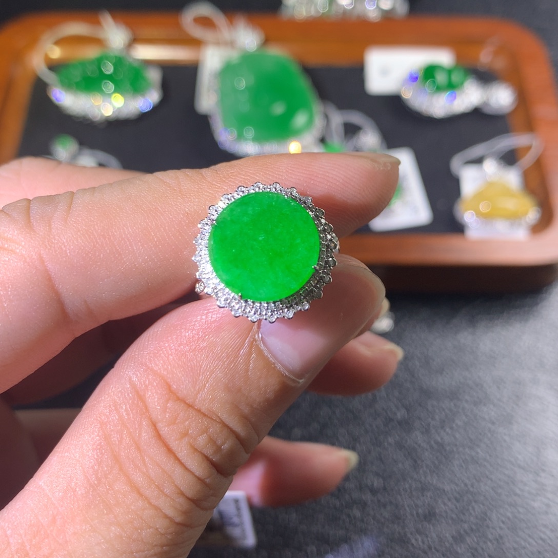 翡翠18K金镶嵌戒指翡翠