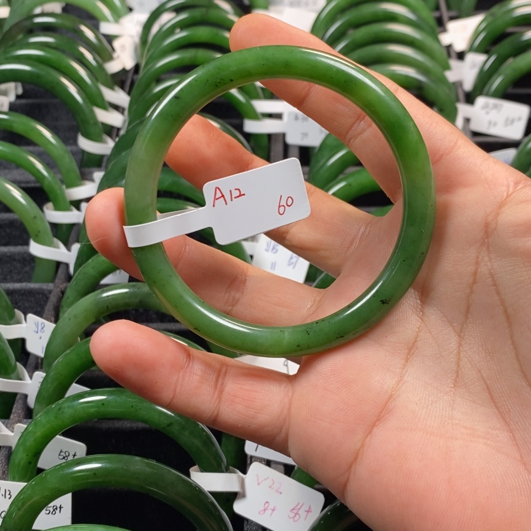 （***贸和田玉（碧玉）手镯未镶嵌