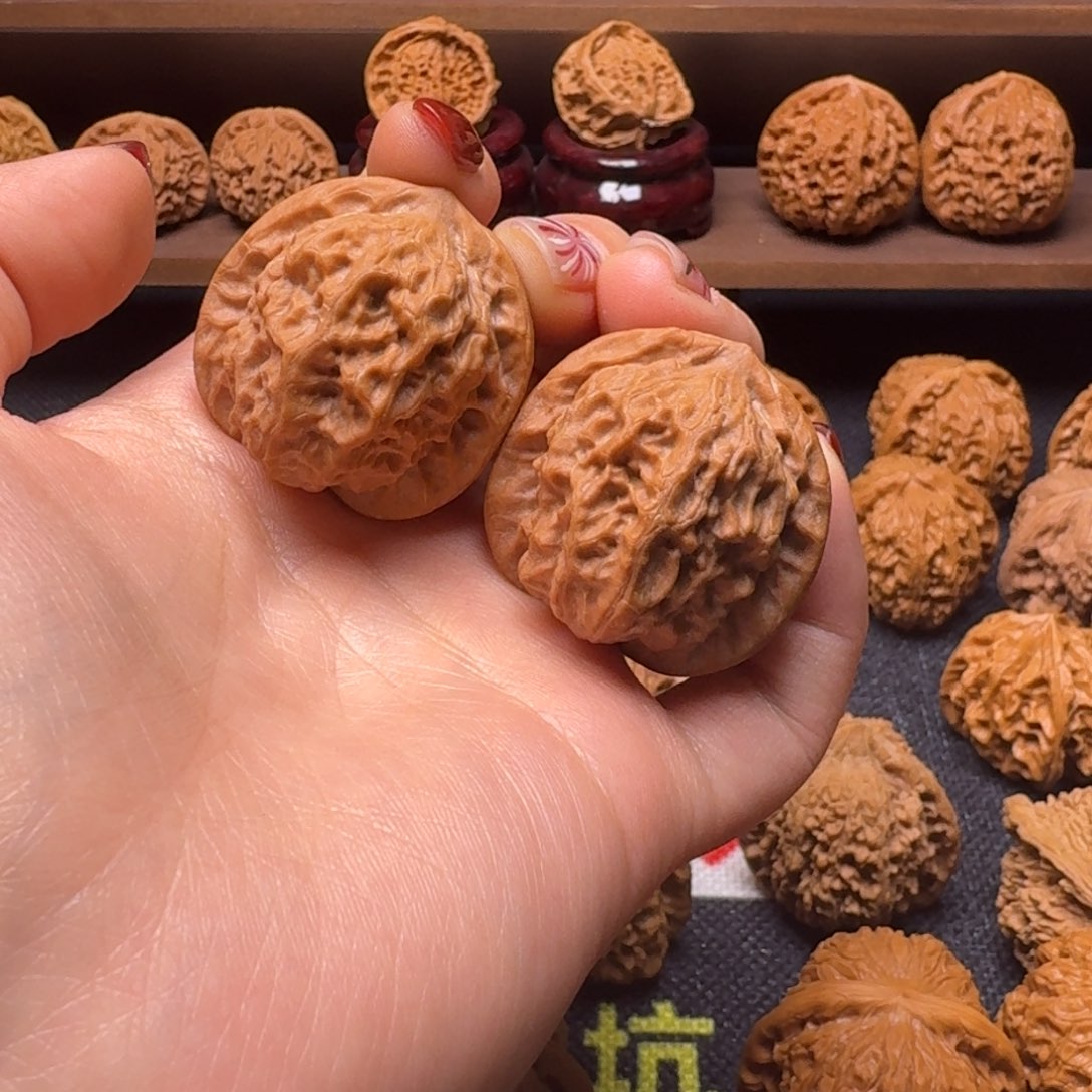 文玩核桃吊坠35瓷娃娃