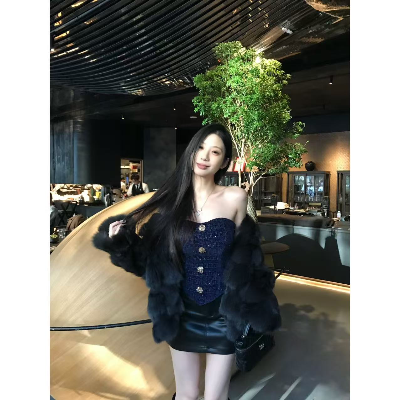 【蓝调锋尚】气质小香风蓝色秋冬修身显瘦高级感短款上衣包臀小皮裤