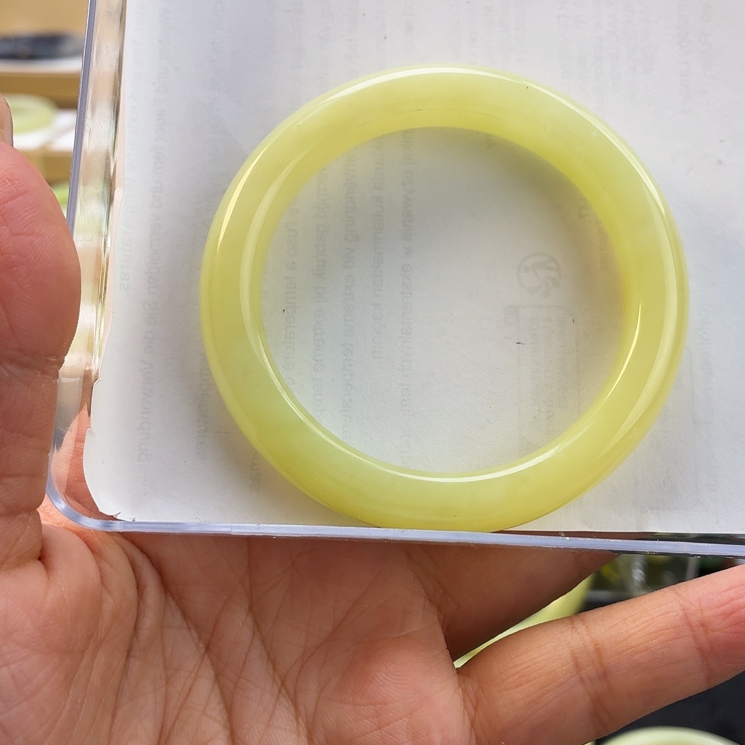 颜***花和田玉未镶嵌手镯若羌鸡油黄手镯