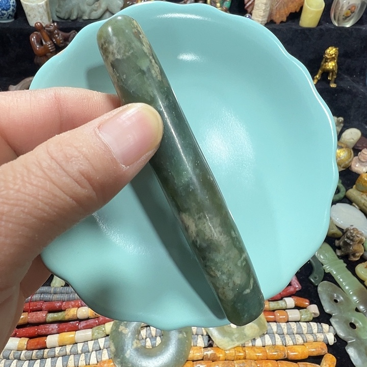 透闪石质玉未镶嵌挂件