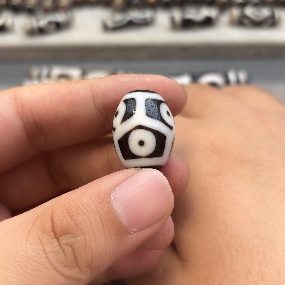 玛瑙/玉髓未镶嵌珠宝半成品山***m