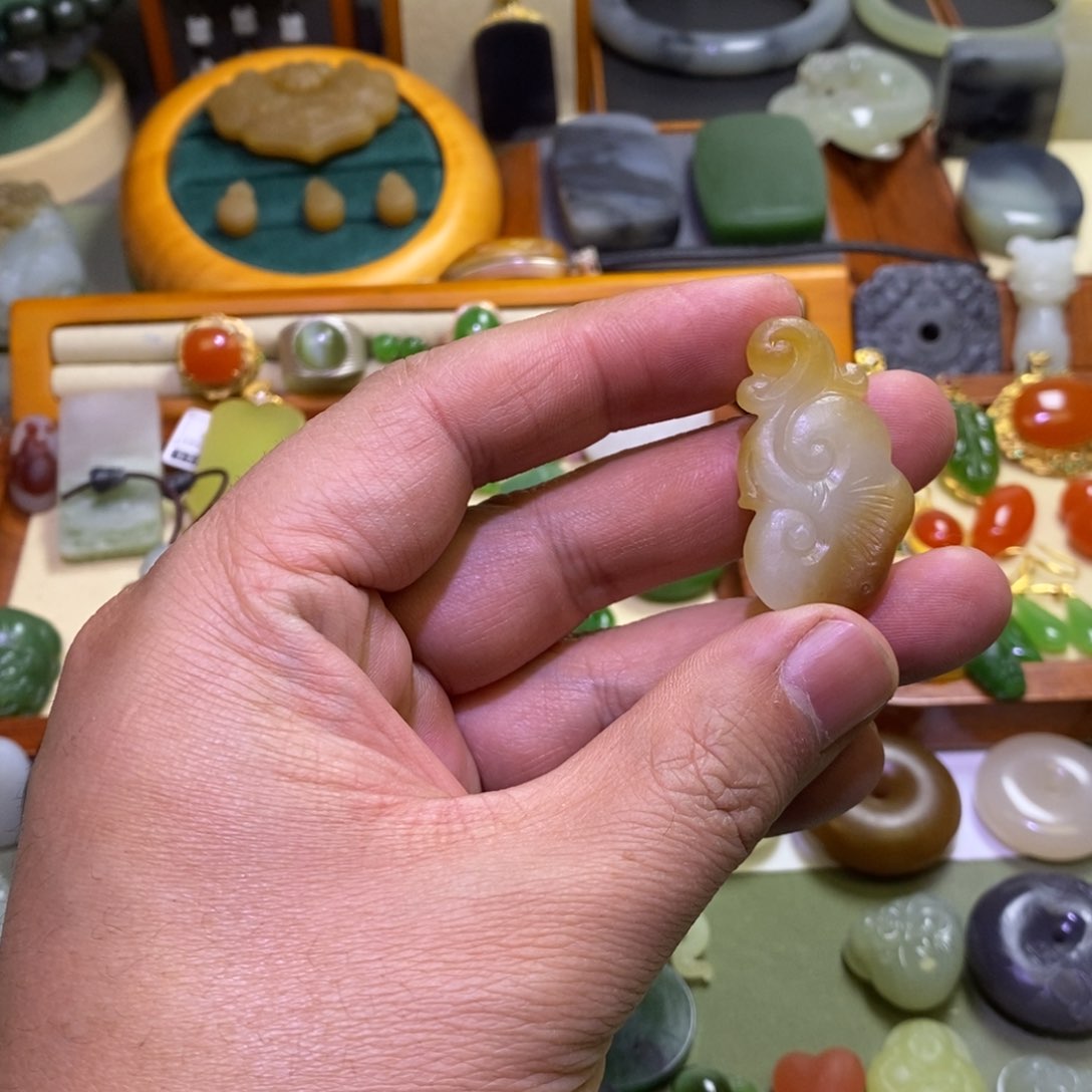 和田玉颈饰未镶嵌定制