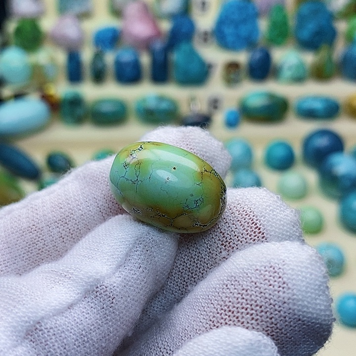 绿松石配饰未镶嵌