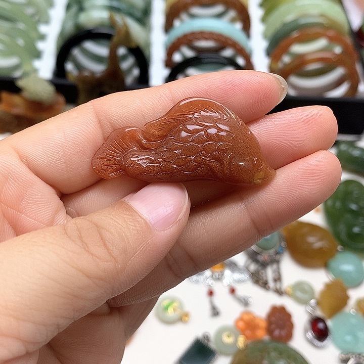 蛇纹石玉挂件未镶嵌