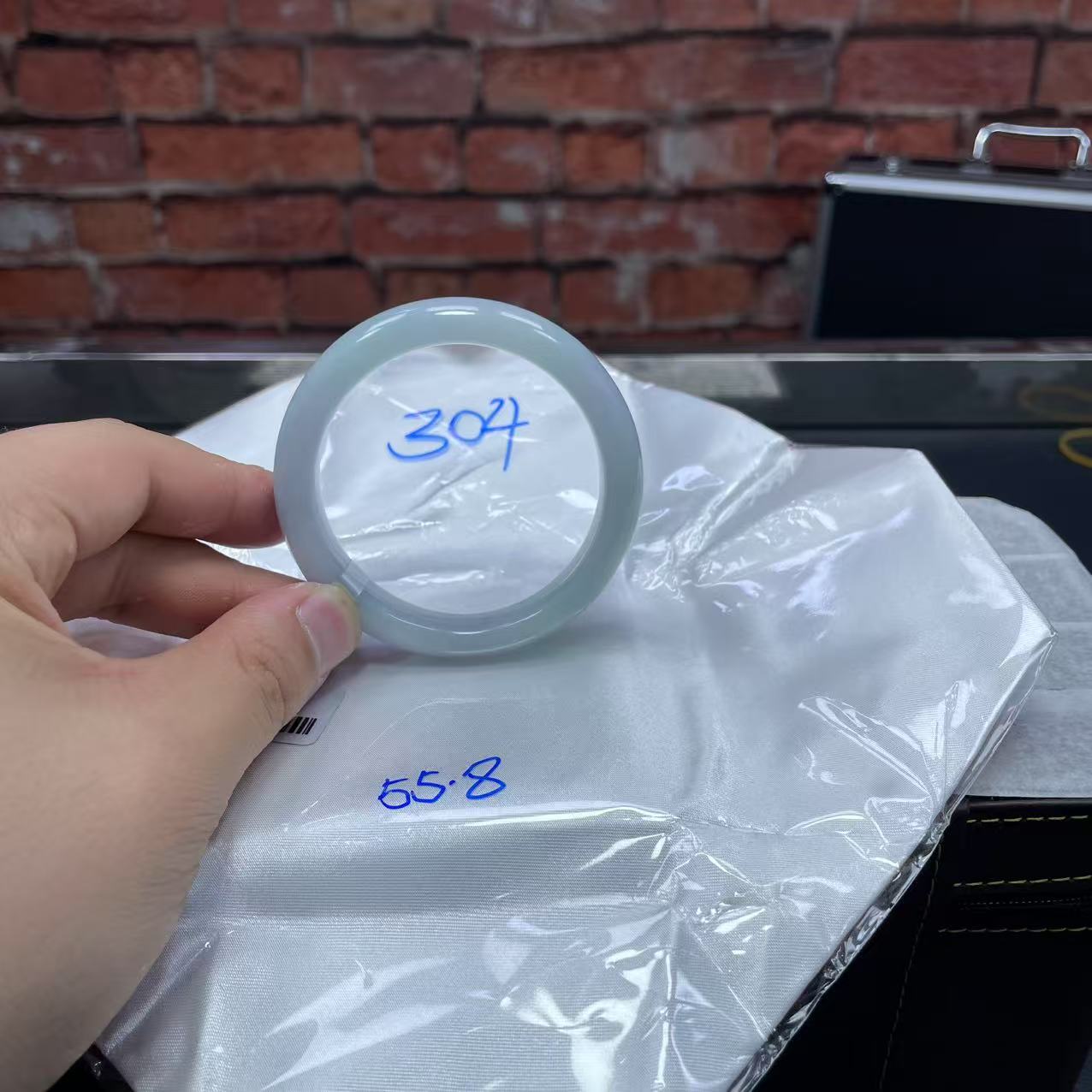 毛货手镯需精细抛光/304