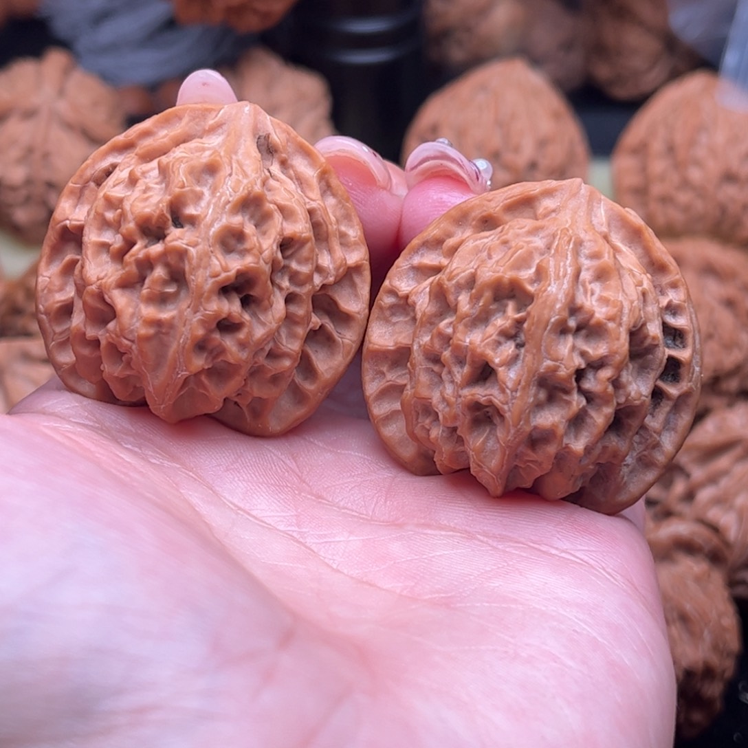 世***凉核桃把件苹果园38