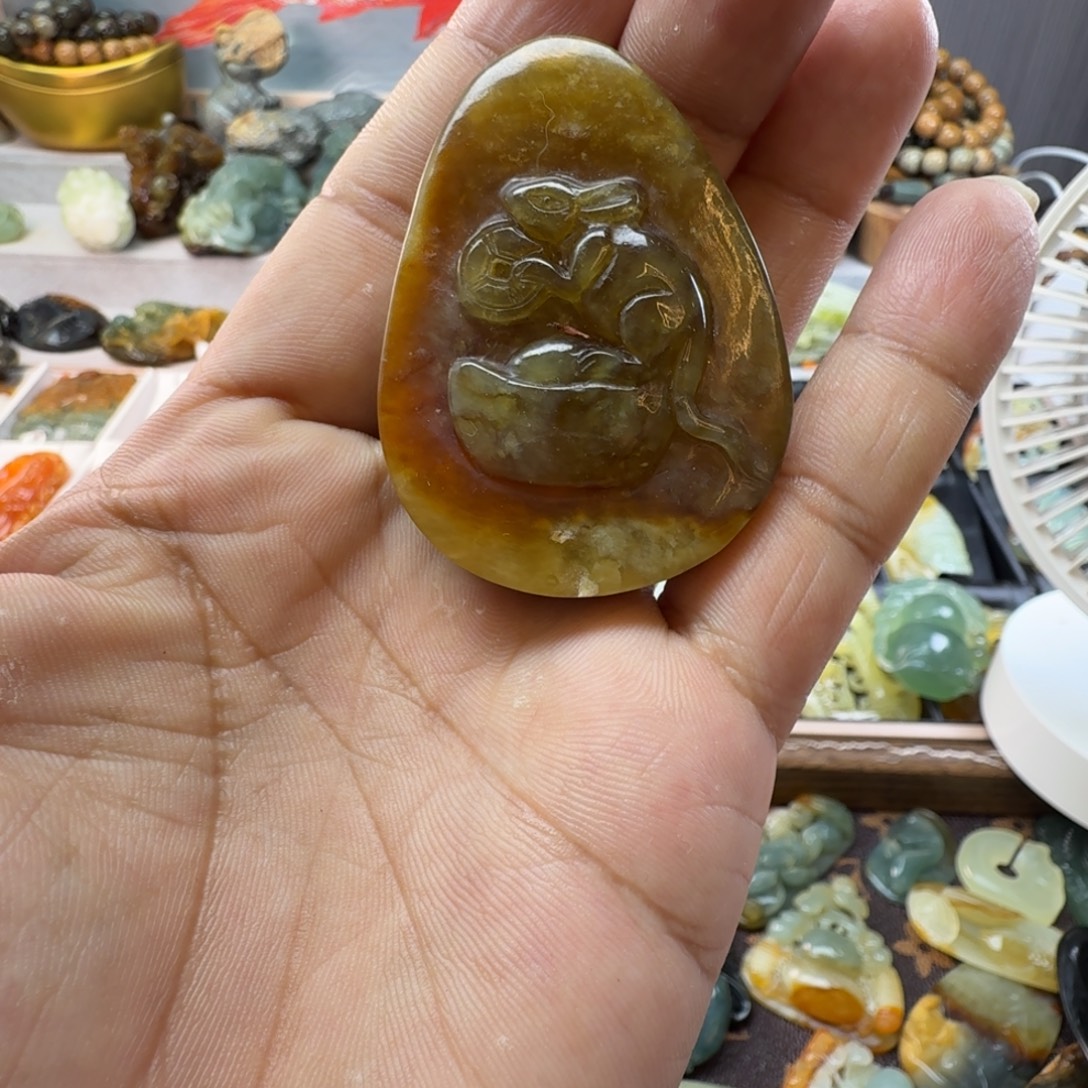 蛇纹石玉未镶嵌颈饰