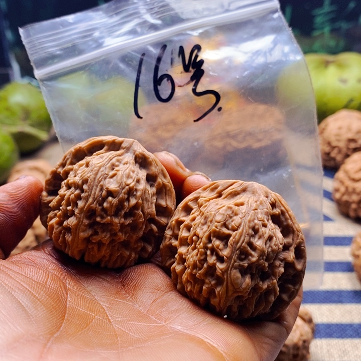 把件文玩核桃南江石