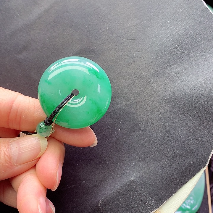 颈饰未镶嵌石英质玉