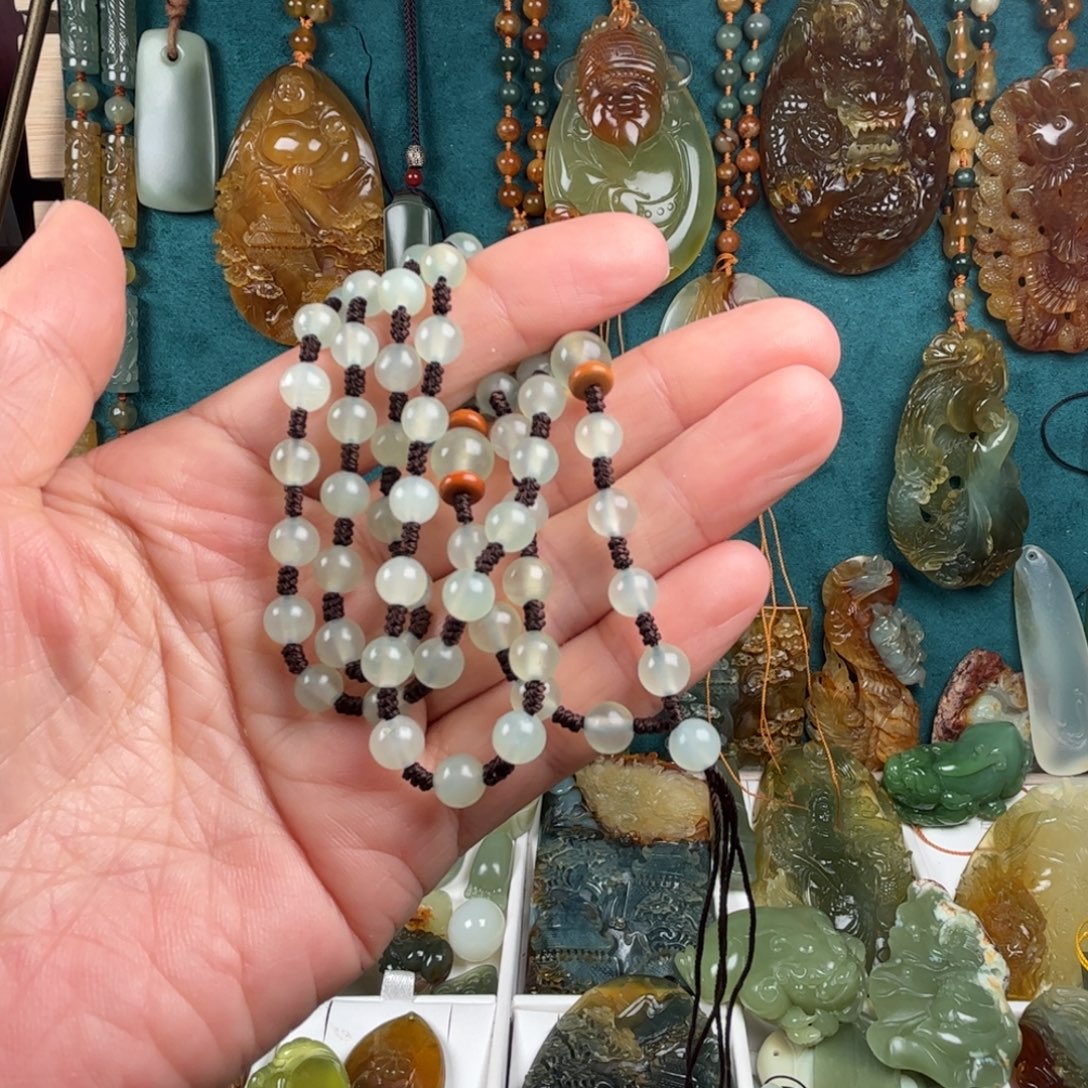 岁***痕蛇纹石玉未镶嵌颈饰