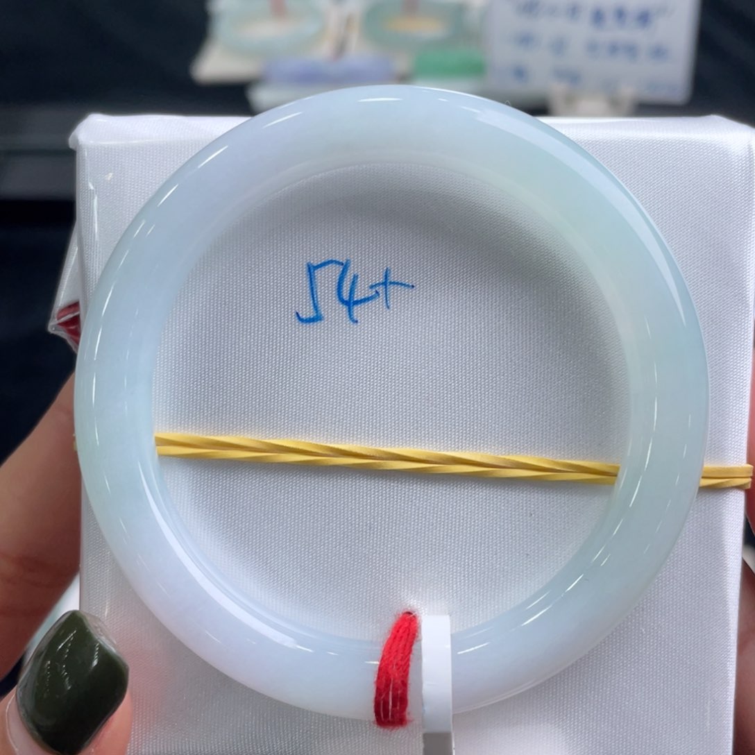 翡翠手镯未镶嵌翡翠手镯