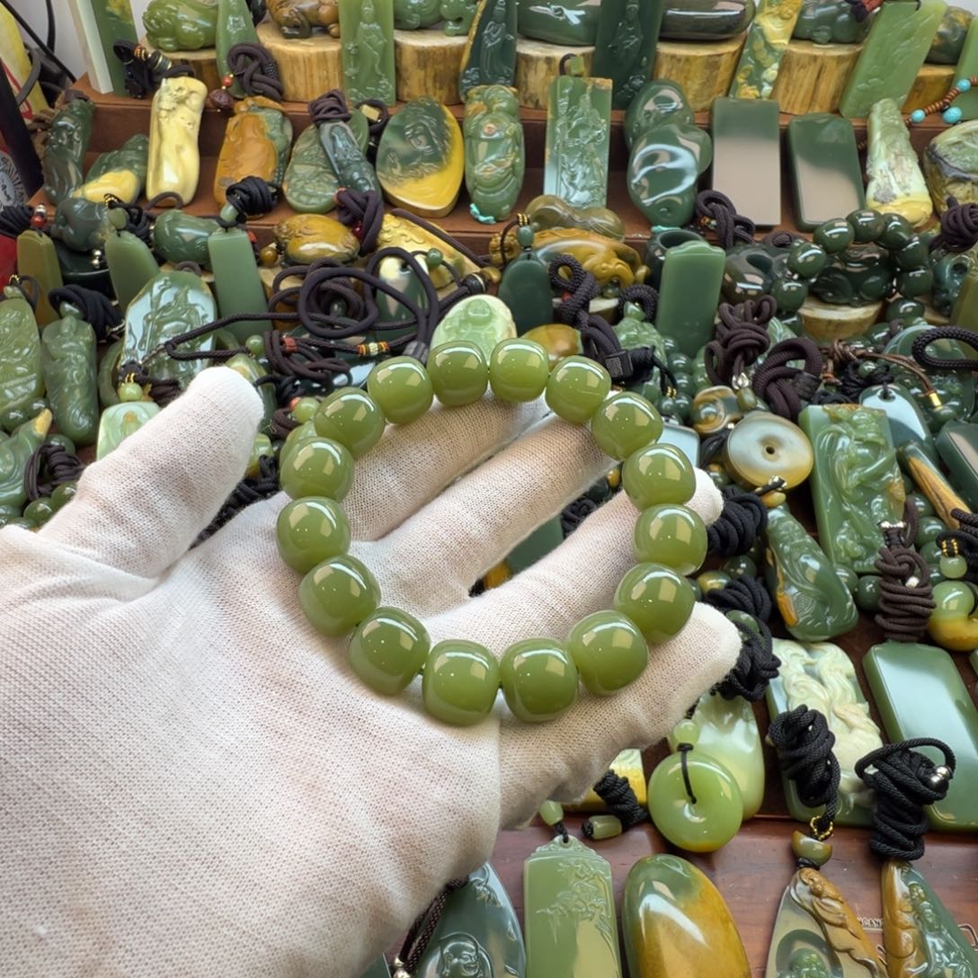 皓***～岫岩老玉（透闪石质玉）未镶嵌手链