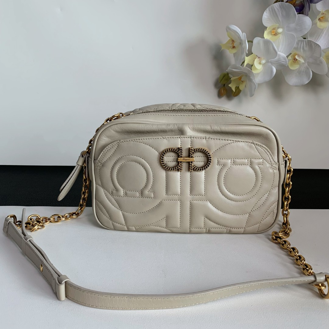 99新 FERRAGAMO/菲拉格慕 【98新】ferragamo 23新款马蹄相机包
