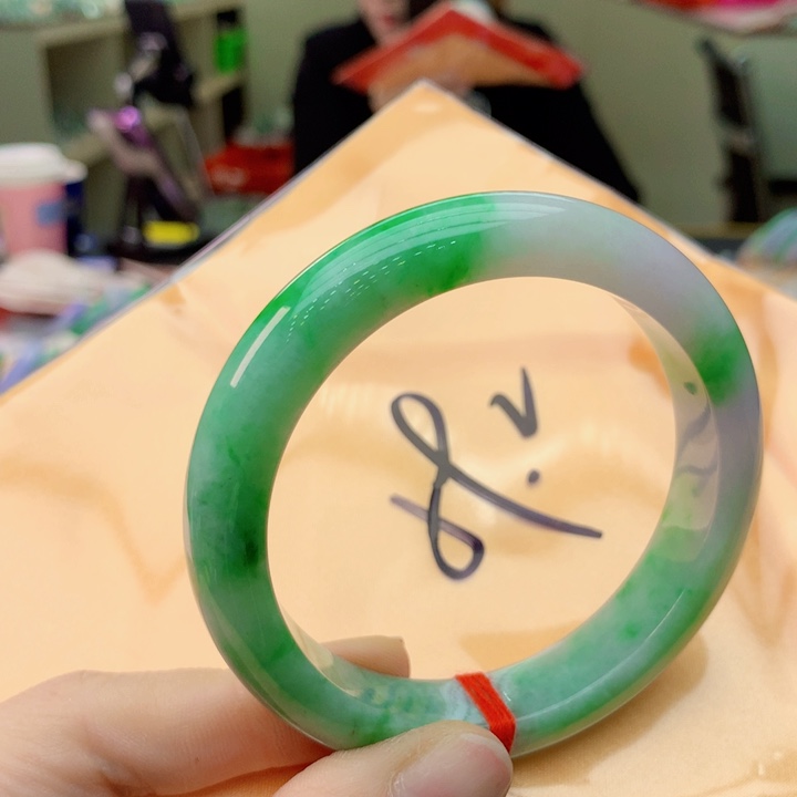 翡翠手镯未镶嵌翡翠手镯