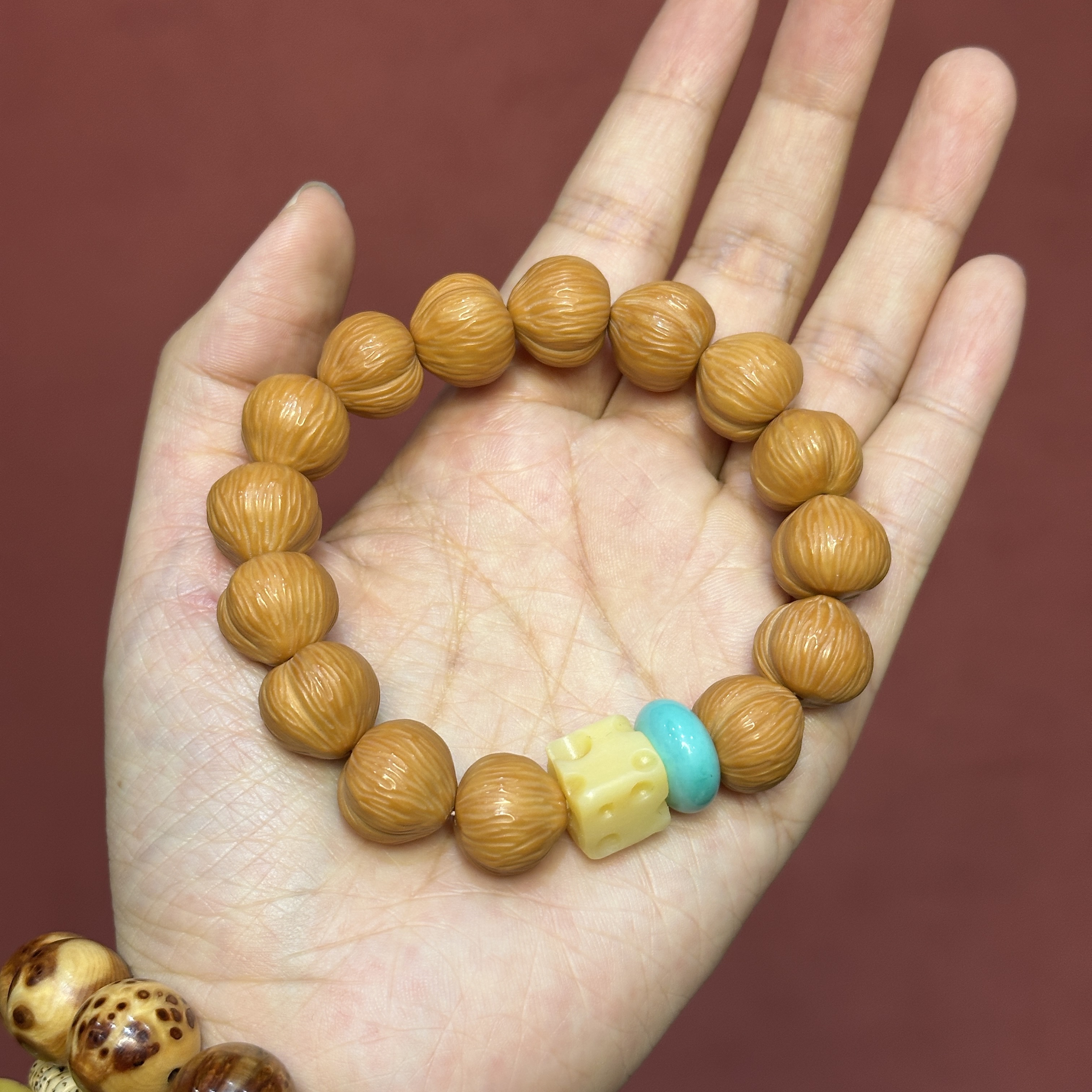 拉丝屁桃猴头DIY奶酪松混搭手串