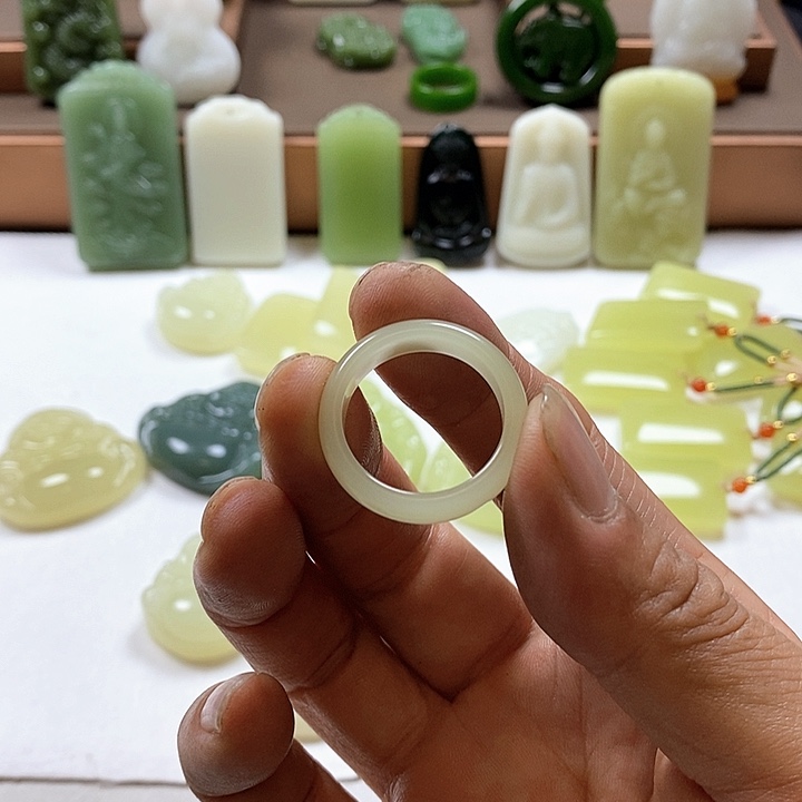 和田玉（糖玉）未镶嵌珠宝奇石