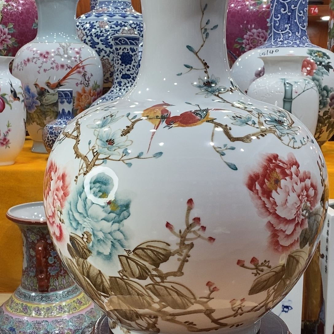 摆件?**生景德镇陶瓷赏瓶