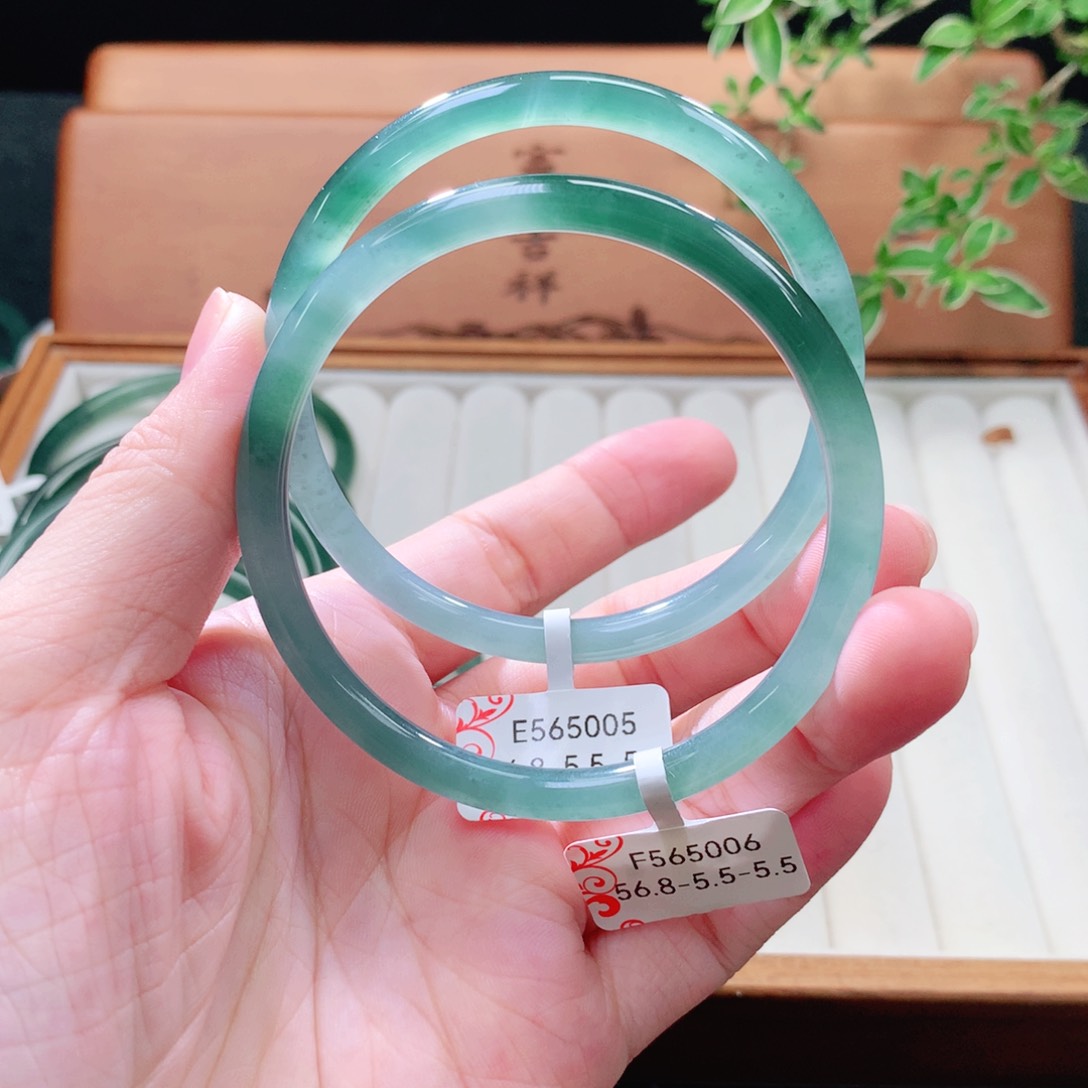 未镶嵌手镯（圆镯）翡翠