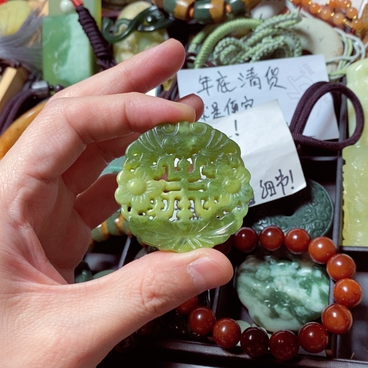 蛇纹石玉颈饰未镶嵌