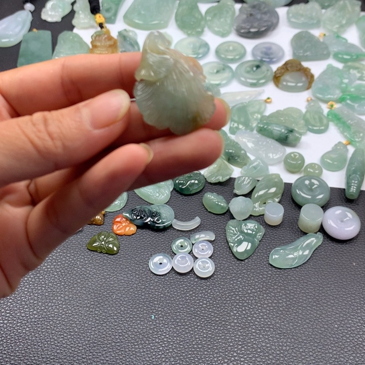 翡翠颈饰未镶嵌银杏叶