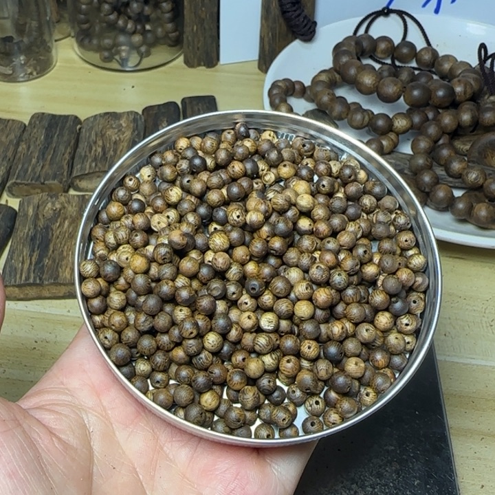 木@***意绿奇楠散珠30克