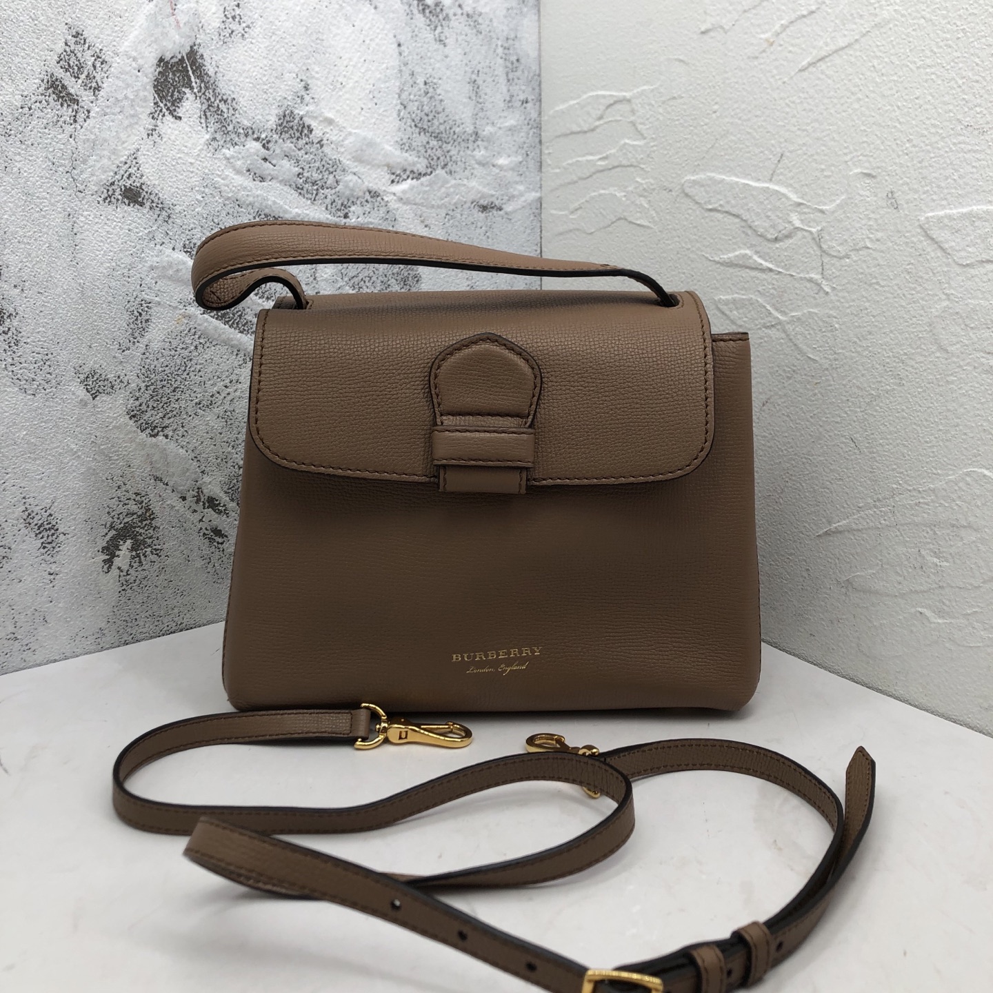 99新 BURBERRY/博柏利 时尚焦糖色格纹翻盖手提包休闲棕色单肩