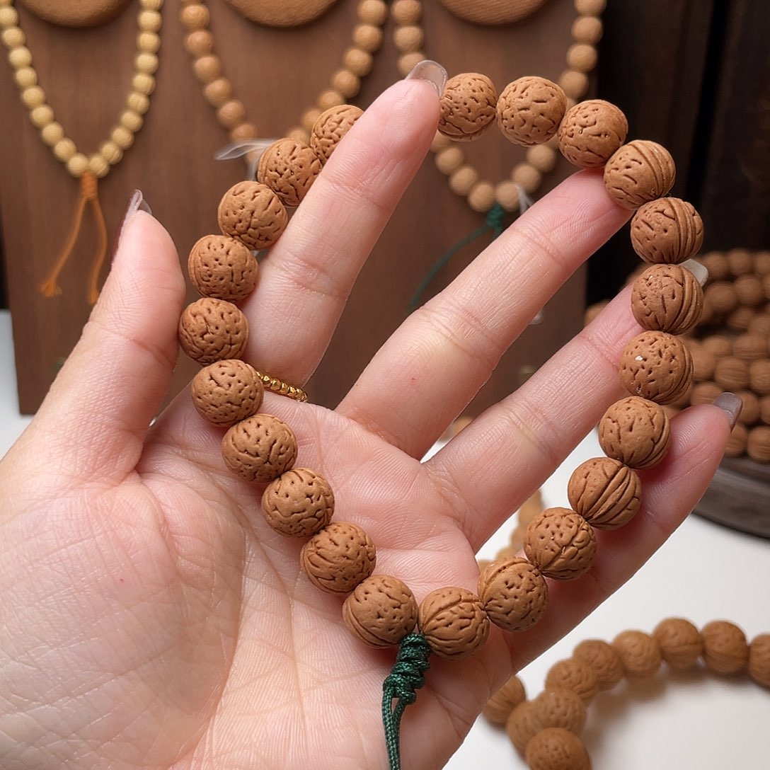 ****c12野生红皮桃核手持